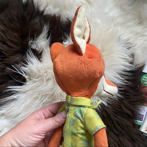 ZOOTOPIA Disney Nick Wilde Talking 11” Plush Fox - Picture 9 of 11